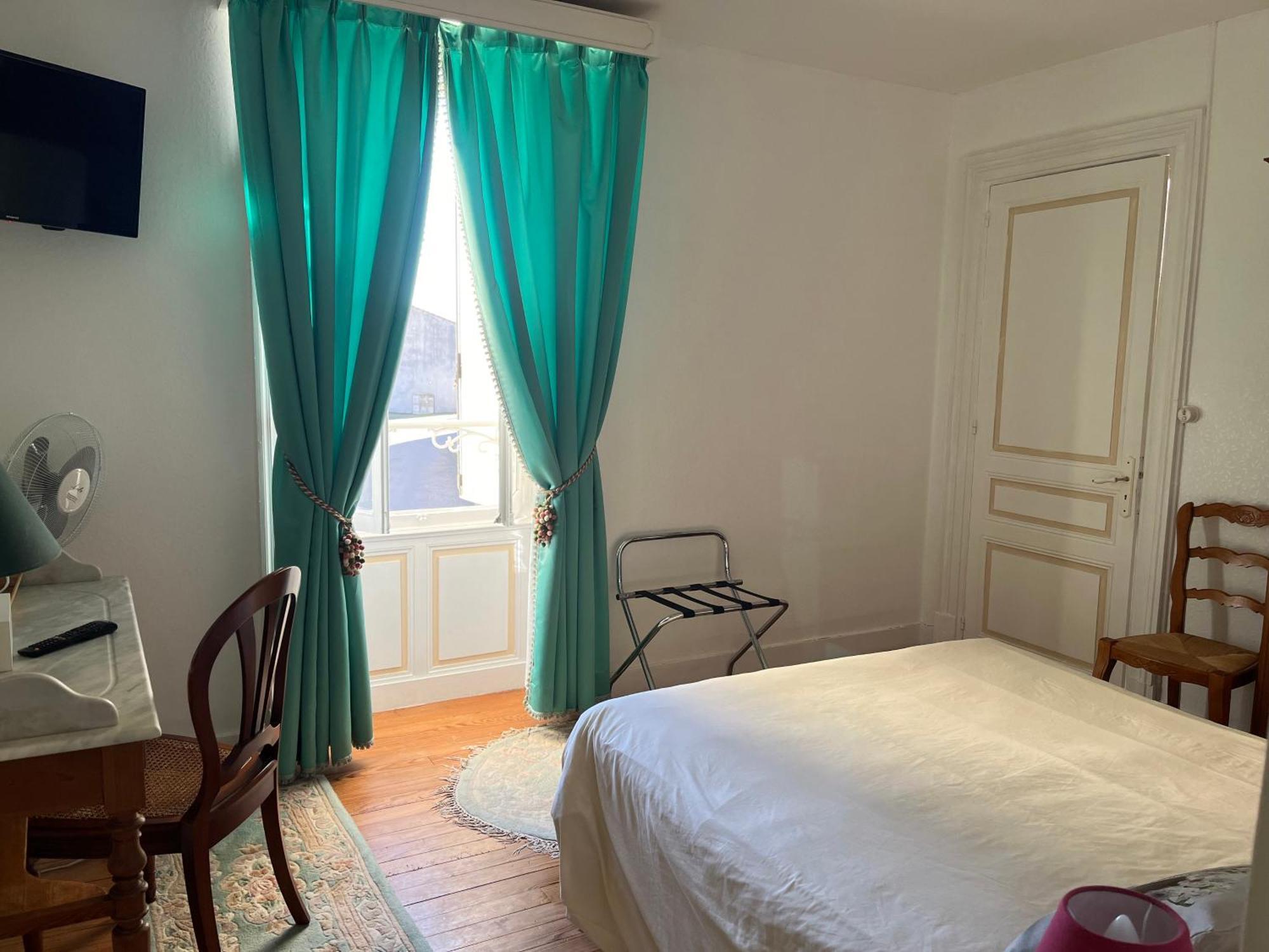 Chateau De Mesnac Bagian luar foto
